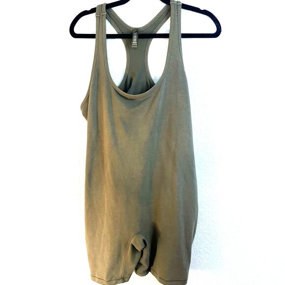 Skims Women's Olive Green Stretch Solid Scoop Neck Racerback tank Tops Size 2X - Picture 2 of 6